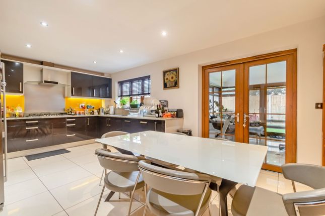 32, Bishop Ramsey Close, Ruislip photo 4
