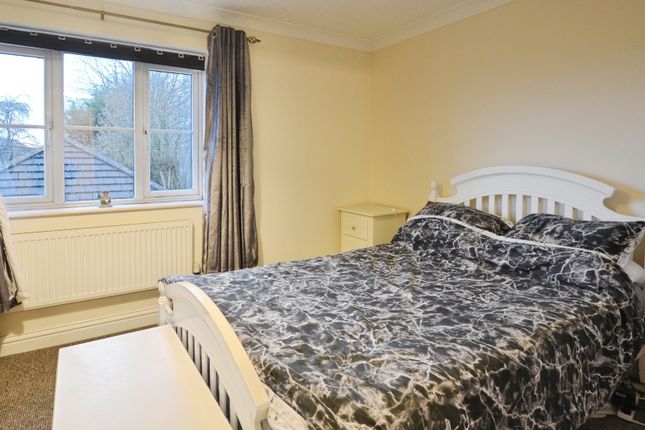 49, Westcots Drive, Devon photo 2