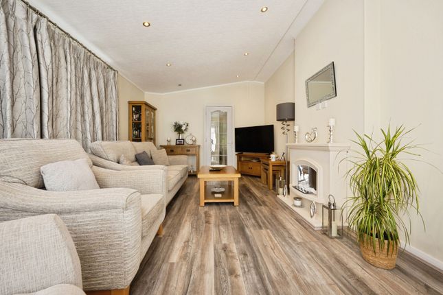 2, Radwell Court, Bedford photo 4