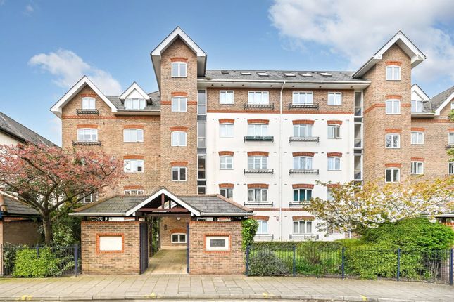 Flat to rent in Steadfast Road, Kingston, Kingston Upon Thames
