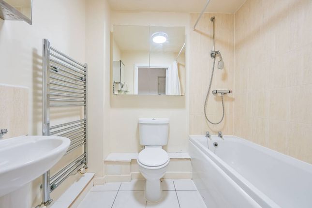 Flat for sale in Gilson Place N10, Muswell Hill, London,