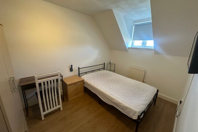 Room 5 49, PETERBOROUGH photo 4
