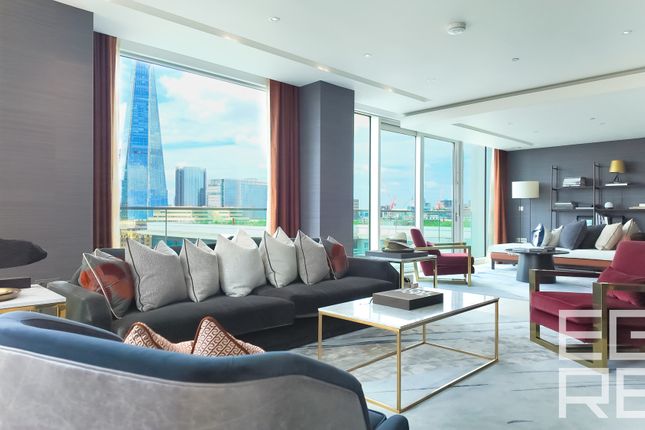 Flat 114 Duplex Penthouse,, Sugar Quay, London photo 2