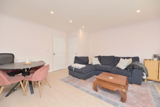 22 Cooks Way, Biggleswade photo 3