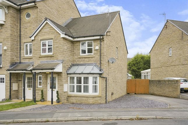 Thumbnail Town house for sale in Pennythorne Drive, Yeadon, Leeds