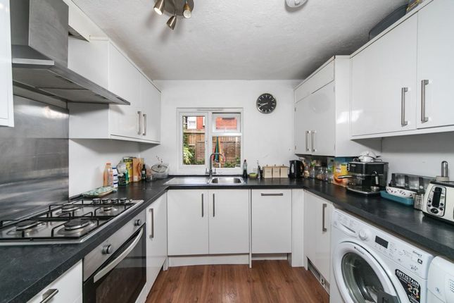 Room 5, 17 Clifton Street, Reading photo 3