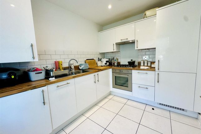 23, Imperial Way, Reading photo 4
