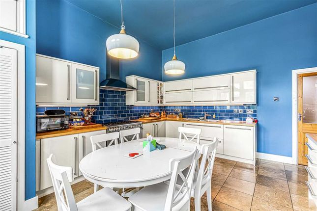 Flat for sale in Lingards Road, London