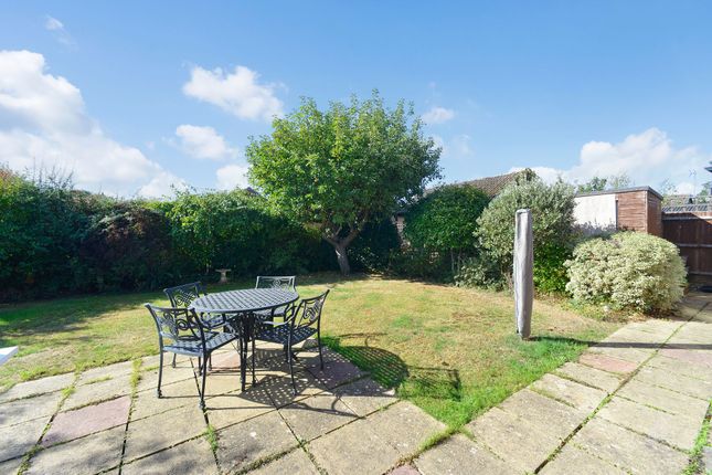 4 Stanton Close, Cranleigh photo 4