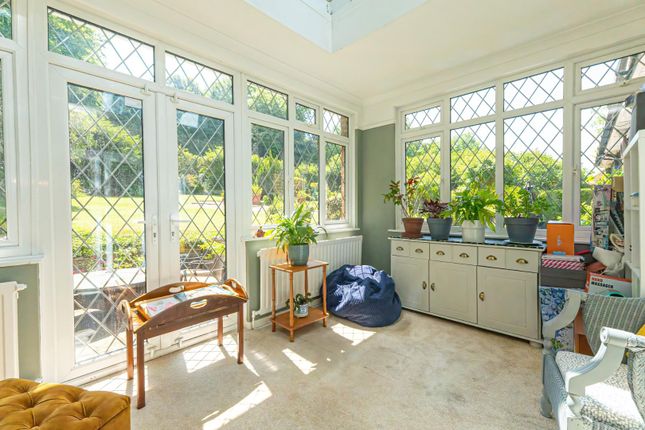 29, Tring Road, Dunstable photo 3