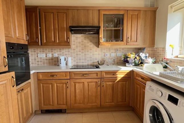 35 Gressland Court Mead Drive, Ipswich photo 2