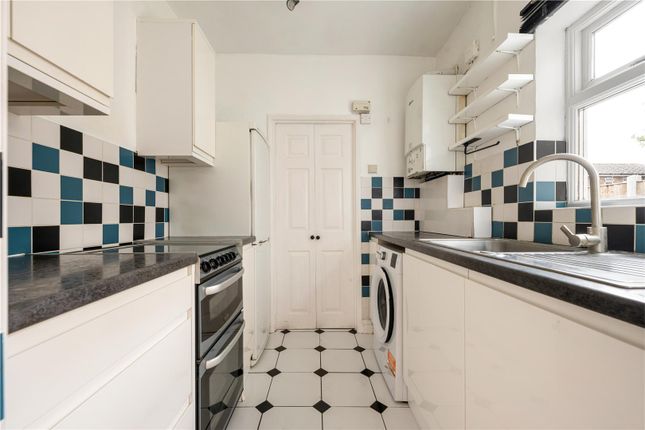 55, Hove Avenue, London photo 3