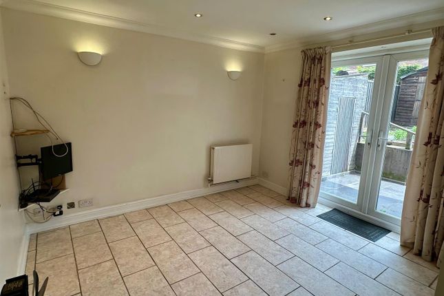 18, Merryhill Crescent, Hereford photo 4