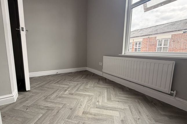 Apt 4, 2, Acton Terrace, Swinley photo 4