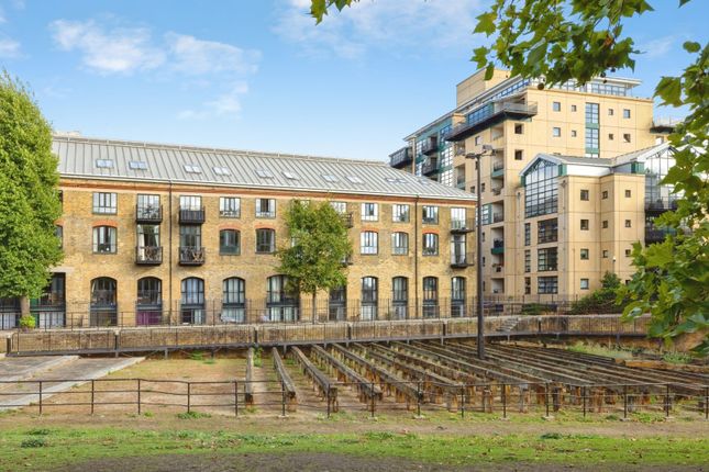 Flat 35, Slipway House, 2, Burrells Wharf Square, London photo 4