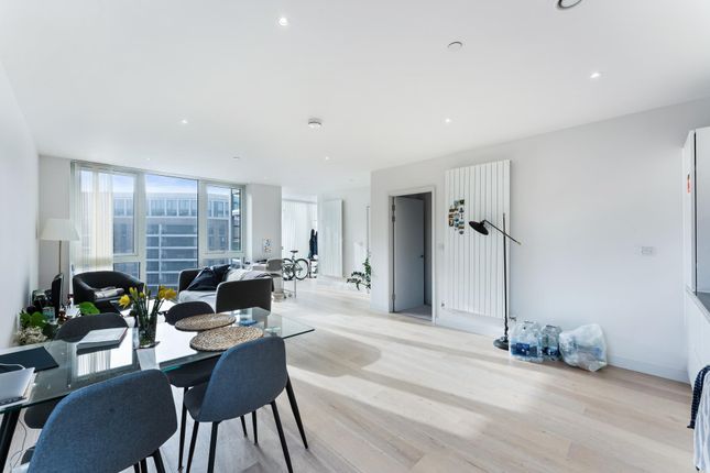 Thumbnail Flat for sale in Flagship House, Royal Wharf, London