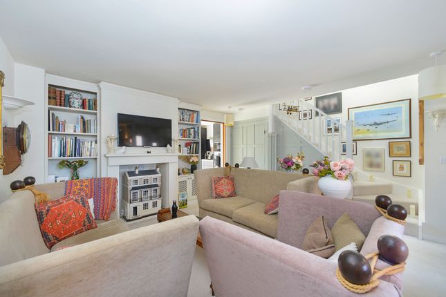 13 Exbury Crescent, Cranleigh photo 2