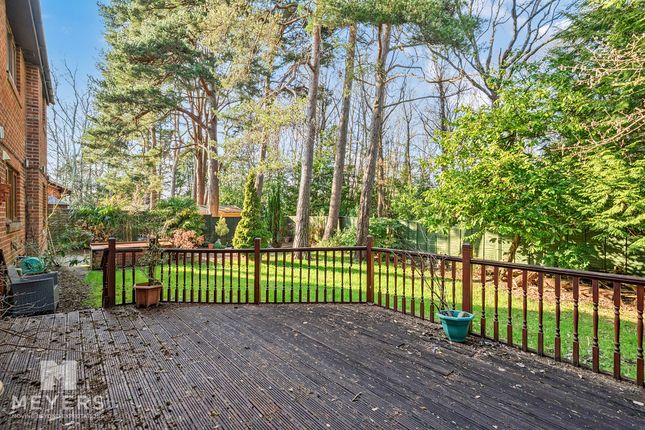 12, Juniper Close, Ferndown photo 3
