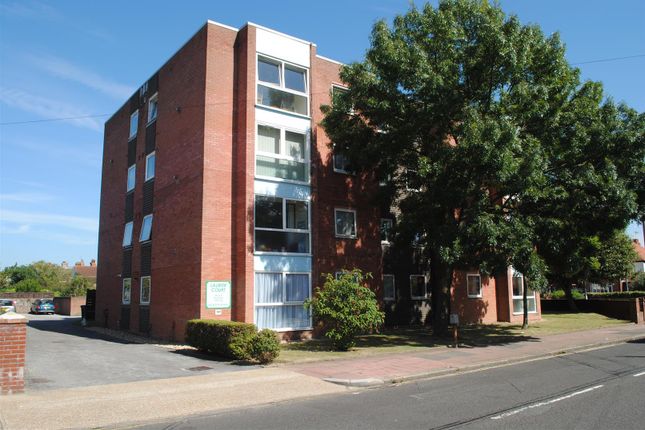 Flat to rent in Laurier Court, Northcourt Road, Worthing BN14