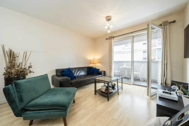 Thumbnail Flat to rent in Chambers Street, London