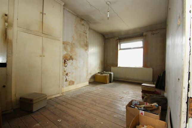 66, Crayford Way, Dartford photo 4
