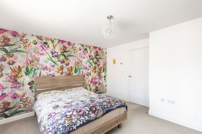 12 Sorrel Close, Haywards Heath photo 5