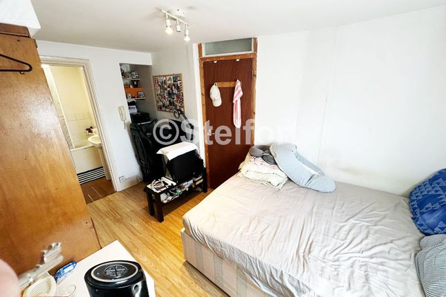 Flat 2, 23A West Green Road, London photo 2