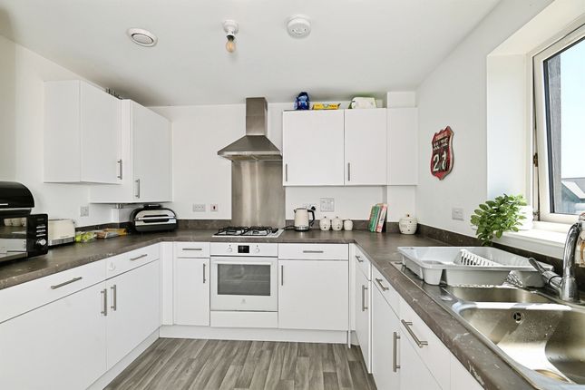 Flat 5, 32, Heath Wood Drive, Maidstone photo 3