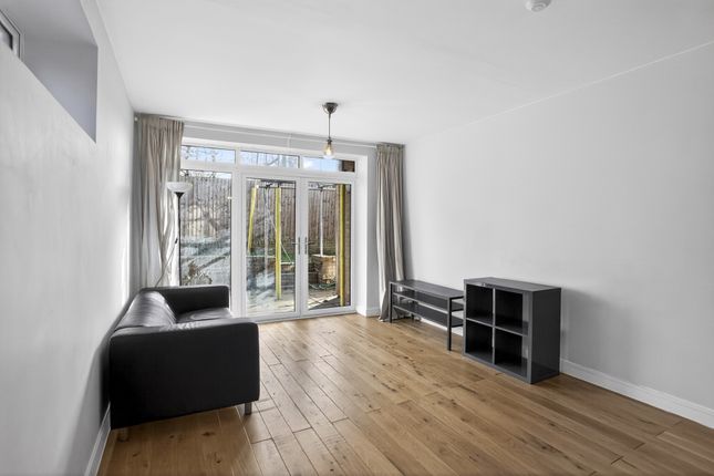 Flat G02/Ladybird Apartments, 76 Eltham Road, London photo 3