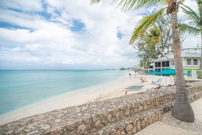 Apartment for sale in Oceanfront Ground Floor Condo, Plantation Village, Seven Mile Beach, Grand Cayman, Ky1-1208