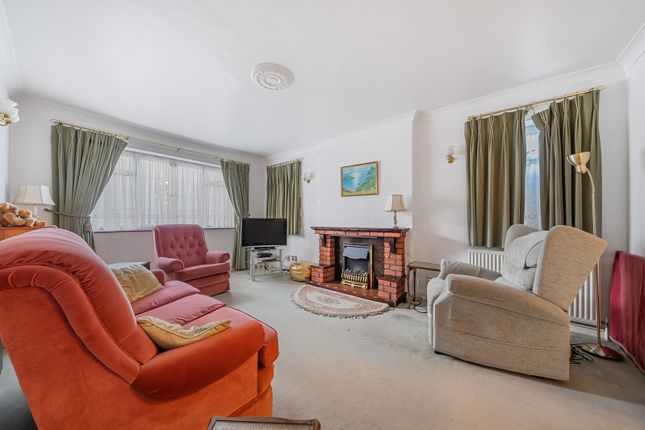 1, Chigwell Hurst Court, Pinner photo 2