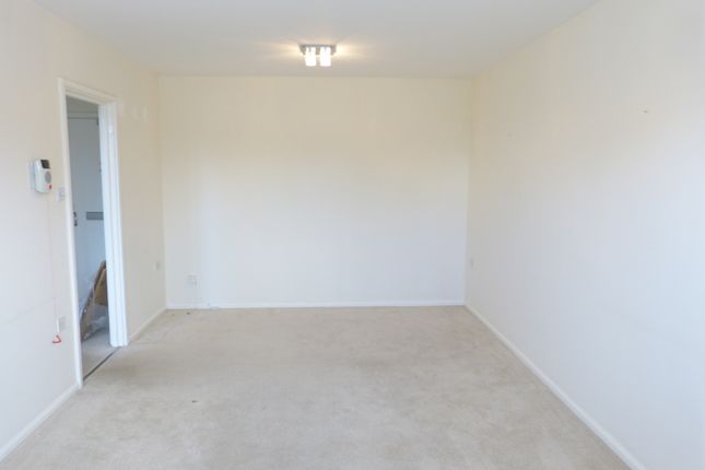 Flat 18 Birnbeck Court, 850, Finchley Road, LONDON photo 3