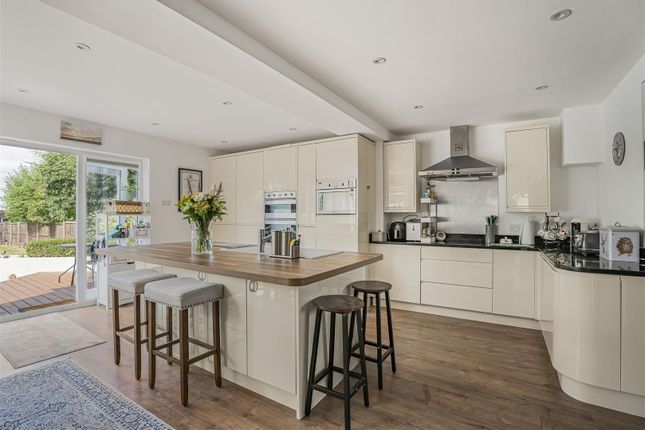 6, Two Oaks Drive, Welwyn photo 3