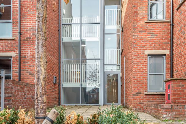 Flat for sale in Coopers Yard, Hitchin