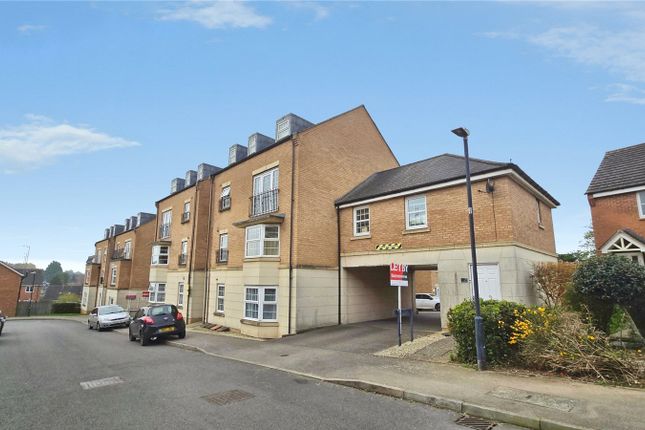 1-bed flat on Stowe Drive, Warwickshire, £105,000