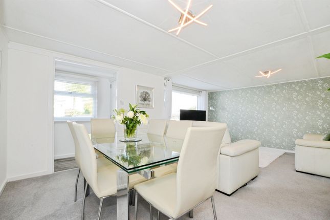 23, Brickhill Farm Park Homes, Half Moon Lane, Luton photo 4