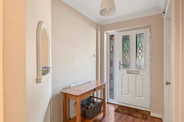 Tennyson Close, Horsham photo 4