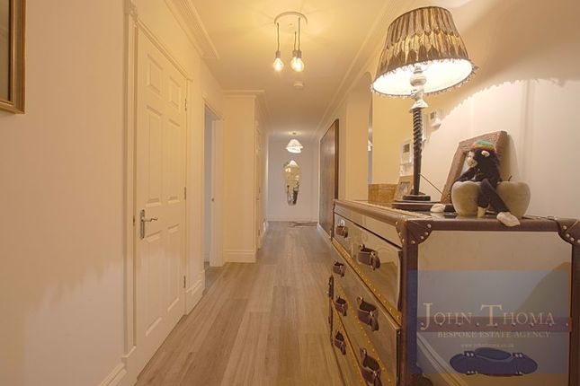 11 & 12 Bradfield House, The Boulevard, Woodford Green photo 2