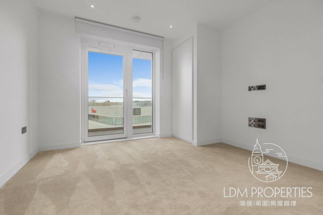 Flat for sale in White City Living, Fountain Park Way, London