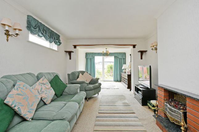 13, Byron Close, Dronfield photo 3