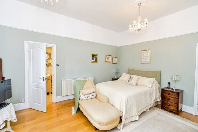 5, Castle Malwood Lodge, Lyndhurst photo 2