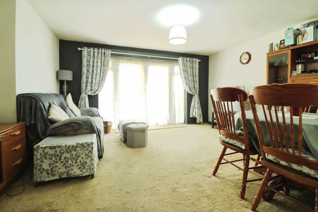 10, Harrogate Court, Slough photo 4