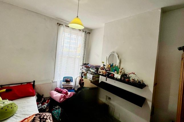 49,Flat 1, Cecil Road, Hounslow photo 4