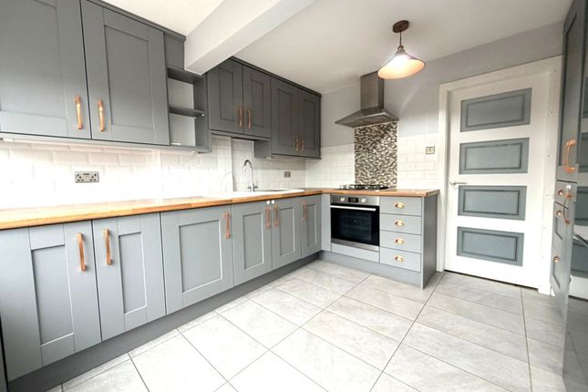 2-bed house on 98 Openshaw Drive, Blackburn, £875/mo