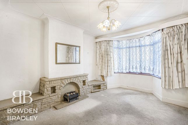 4 Clinton Crescent, Hainault photo 3