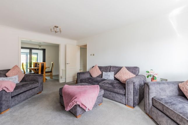 12, Maillards Haven, Penarth photo 2