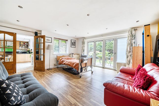 38, Almond Close, Wokingham photo 4