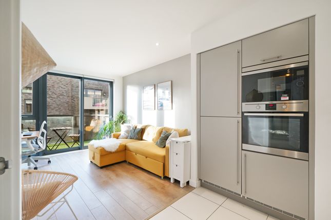 bermuda way, stepney green  photo 3