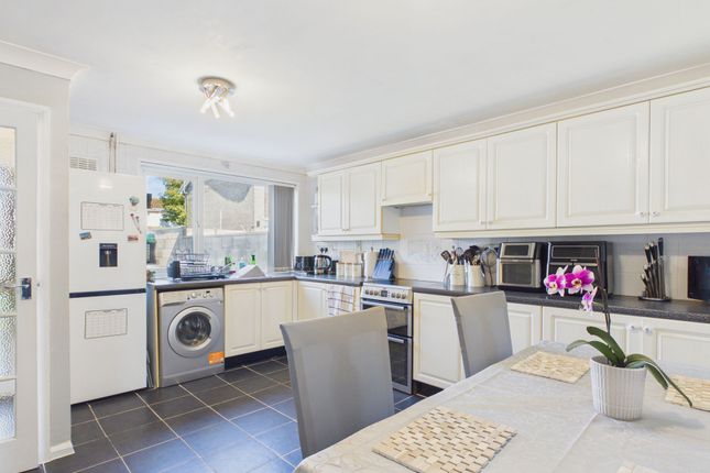 7 Andrews Court, Llantwit Major photo 3