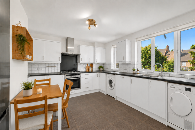 131, Russell Road, London photo 4